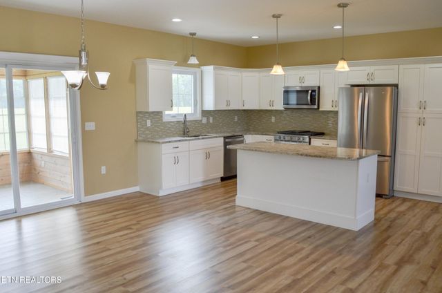 1432 Sawmill Rd, Crossville, TN 38555