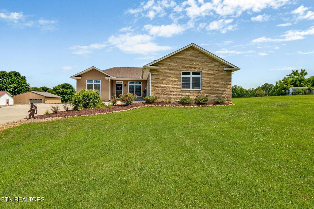 1432 Sawmill Rd, Crossville, TN 38555