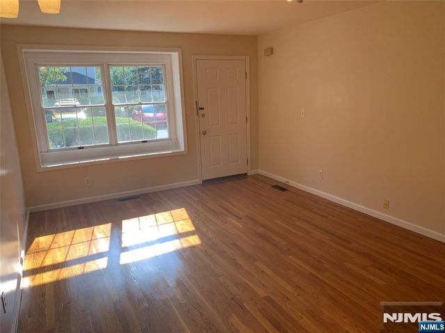 15 Park View Place, Fair Lawn, NJ 07410