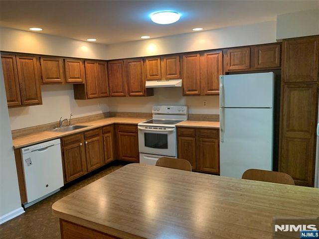 15 Park View Place, Fair Lawn, NJ 07410