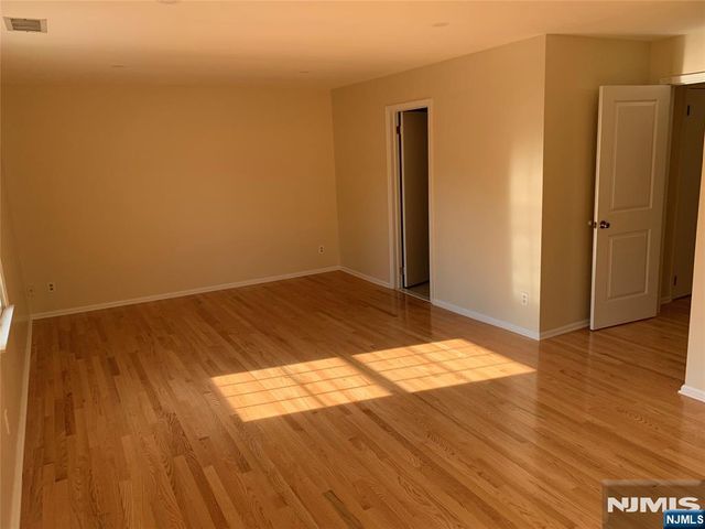 15 Park View Place, Fair Lawn, NJ 07410