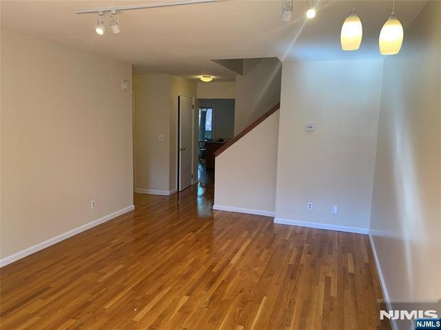 15 Park View Place, Fair Lawn, NJ 07410