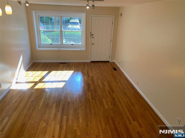 15 Park View Place, Fair Lawn, NJ 07410