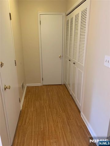 15 Park View Place, Fair Lawn, NJ 07410