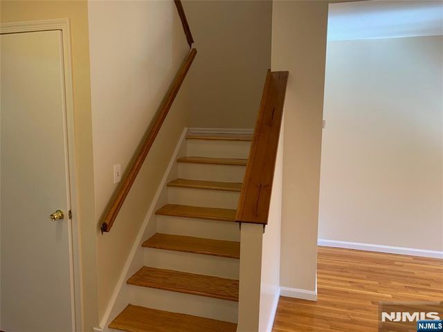 15 Park View Place, Fair Lawn, NJ 07410