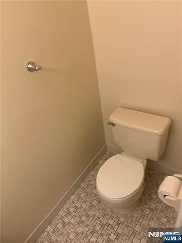 15 Park View Place, Fair Lawn, NJ 07410