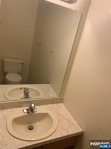 15 Park View Place, Fair Lawn, NJ 07410