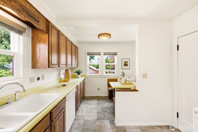 2316 41st Avenue SW, Seattle, WA 98116