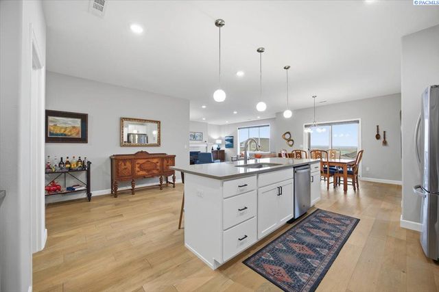 6657 Caspian Pl, West Richland, WA 99353