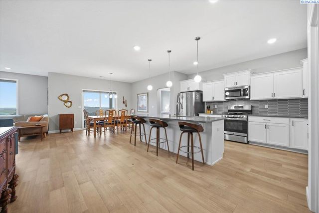 6657 Caspian Pl, West Richland, WA 99353