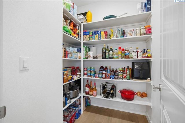 6657 Caspian Pl, West Richland, WA 99353