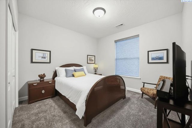 6657 Caspian Pl, West Richland, WA 99353