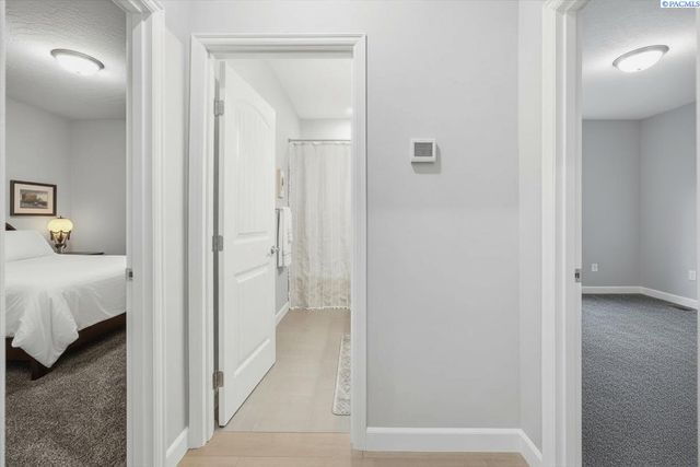 6657 Caspian Pl, West Richland, WA 99353