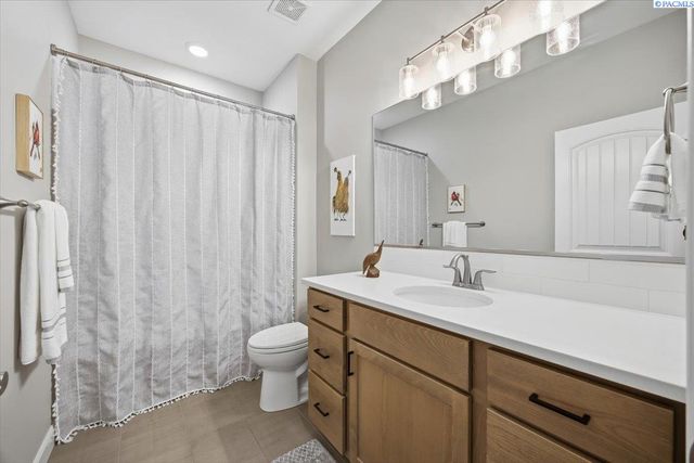 6657 Caspian Pl, West Richland, WA 99353