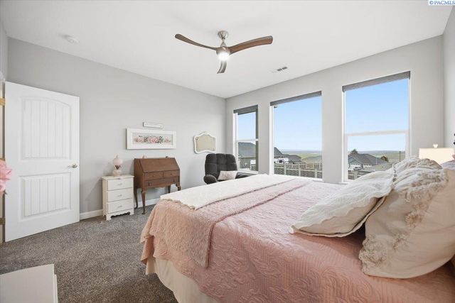 6657 Caspian Pl, West Richland, WA 99353