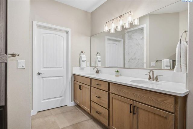 6657 Caspian Pl, West Richland, WA 99353