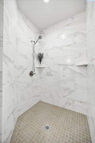 6657 Caspian Pl, West Richland, WA 99353