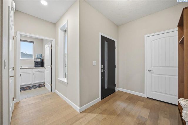 6657 Caspian Pl, West Richland, WA 99353