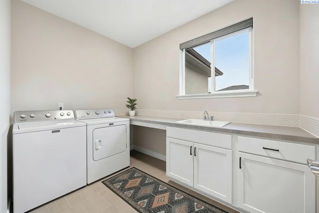 6657 Caspian Pl, West Richland, WA 99353