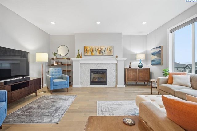 6657 Caspian Pl, West Richland, WA 99353