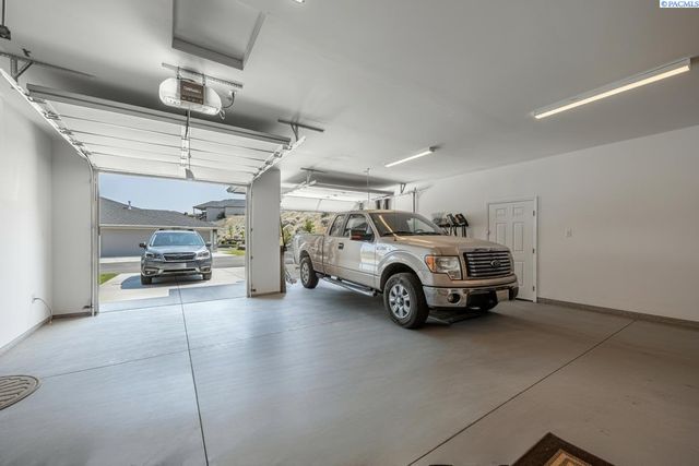 6657 Caspian Pl, West Richland, WA 99353