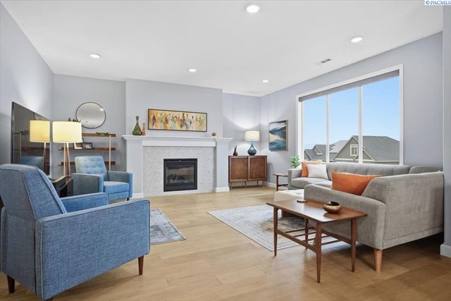 6657 Caspian Pl, West Richland, WA 99353