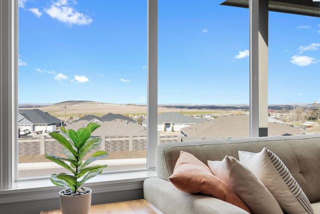 6657 Caspian Pl, West Richland, WA 99353