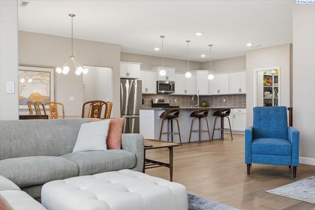 6657 Caspian Pl, West Richland, WA 99353