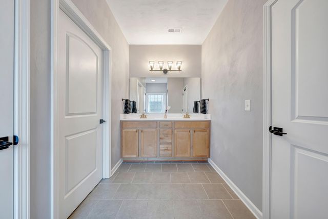 3015 Adam DR, Vinton, VA 24179