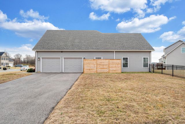 3015 Adam DR, Vinton, VA 24179