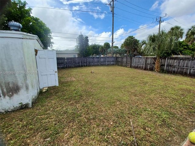 1701 SW 70th Avenue, North Lauderdale, FL 33068