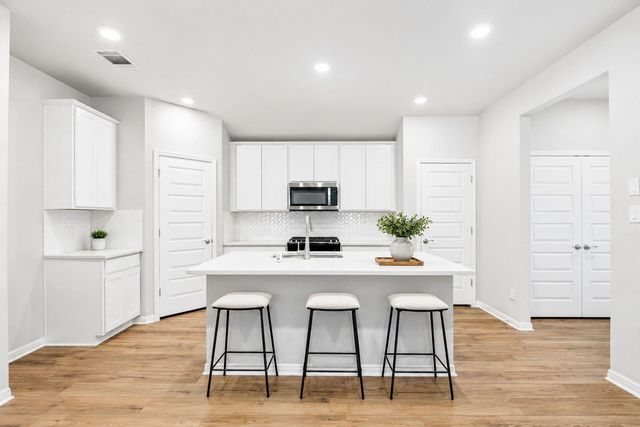 126 Fairmeadow Downs DR, Hutto, TX 78634