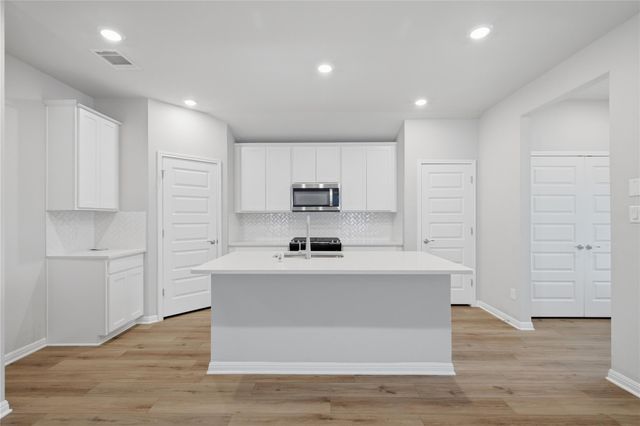 126 Fairmeadow Downs DR, Hutto, TX 78634