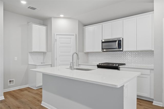 126 Fairmeadow Downs DR, Hutto, TX 78634