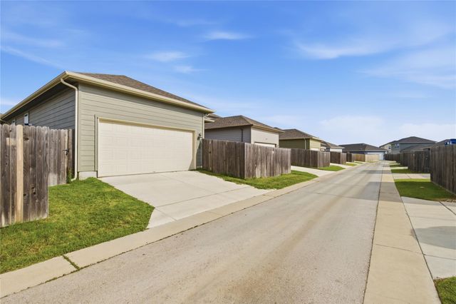 126 Fairmeadow Downs DR, Hutto, TX 78634