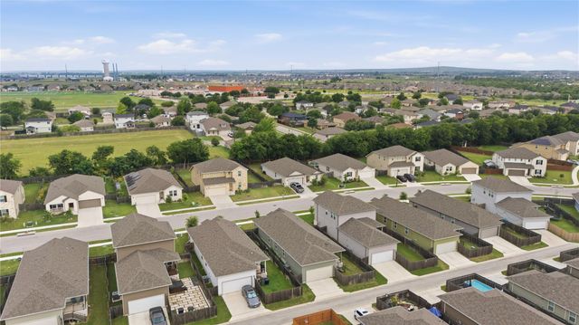 126 Fairmeadow Downs DR, Hutto, TX 78634