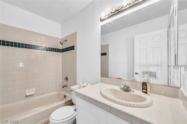 1600 North Torrey Pines Drive 202, Las Vegas, NV 89108