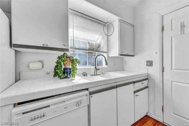 1600 North Torrey Pines Drive 202, Las Vegas, NV 89108