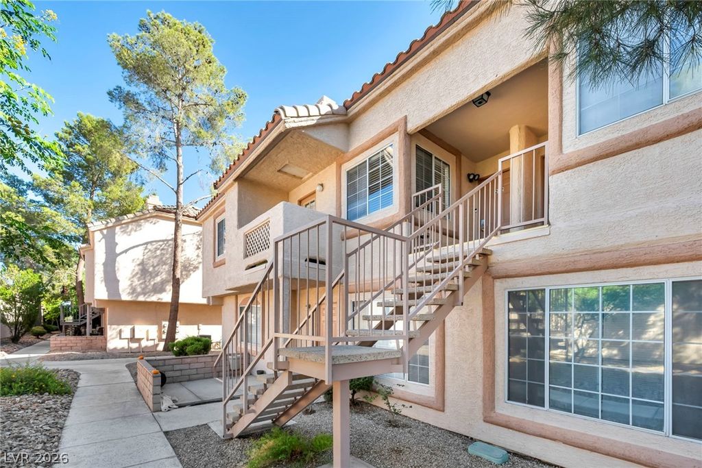 1600 North Torrey Pines Drive 202, Las Vegas, NV 89108