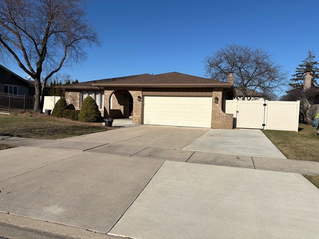 8320 Heather Lane, Tinley Park, IL 60477