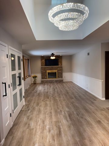 8320 Heather Lane, Tinley Park, IL 60477