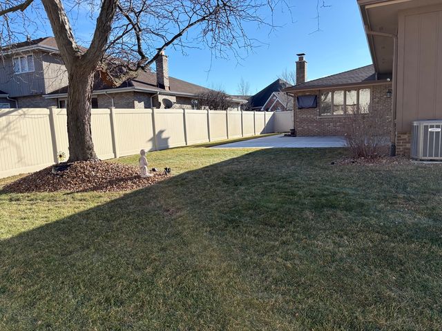 8320 Heather Lane, Tinley Park, IL 60477