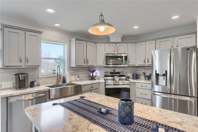 3724 Ellwood Rd, Shenango Twp, PA 16101