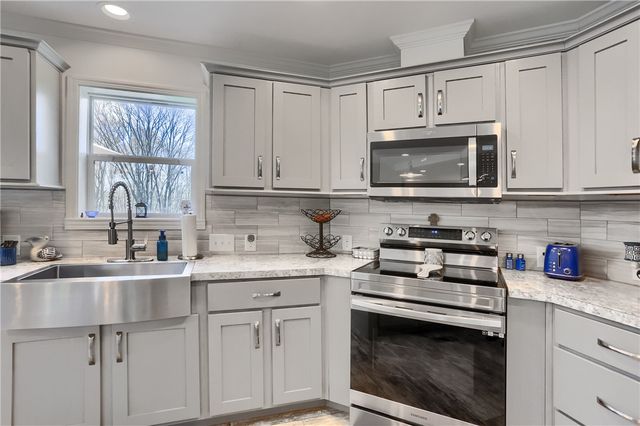 3724 Ellwood Rd, Shenango Twp, PA 16101