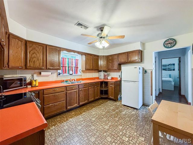 4 Marlo Drive, Belleville, IL 62226