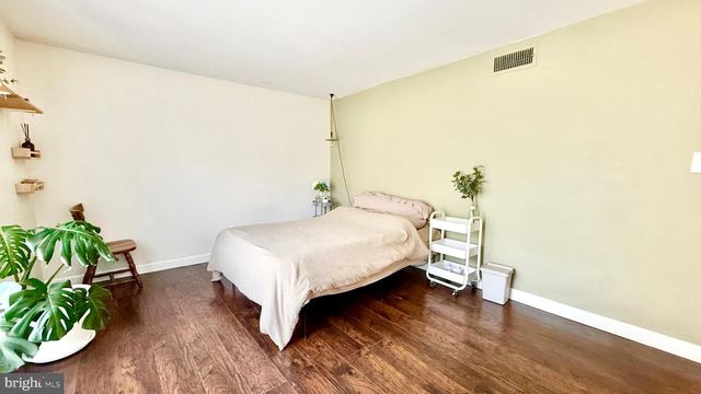 415 MEADOW WOODS LN, Lawrenceville, NJ 08648