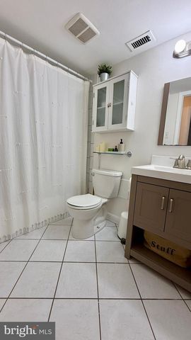 415 MEADOW WOODS LN, Lawrenceville, NJ 08648