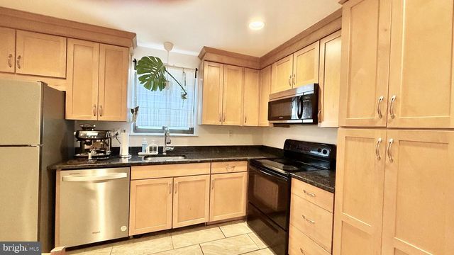 415 MEADOW WOODS LN, Lawrenceville, NJ 08648