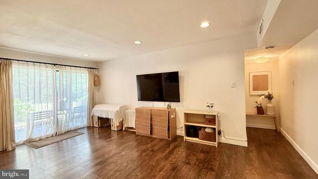 415 MEADOW WOODS LN, Lawrenceville, NJ 08648