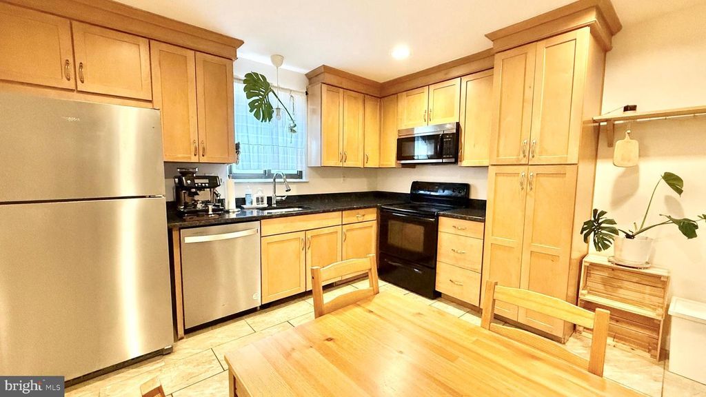 415 MEADOW WOODS LN, Lawrenceville, NJ 08648